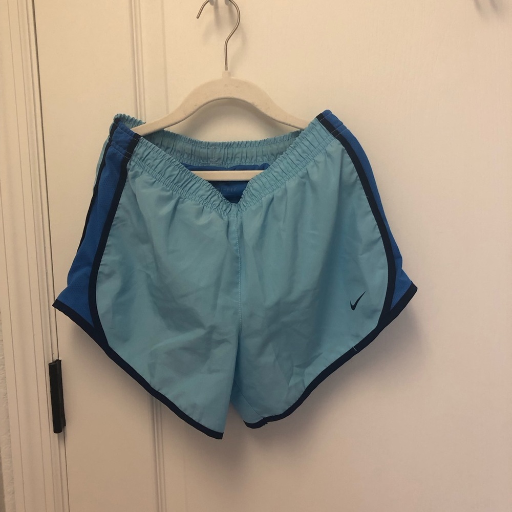 Nike shorts kids L